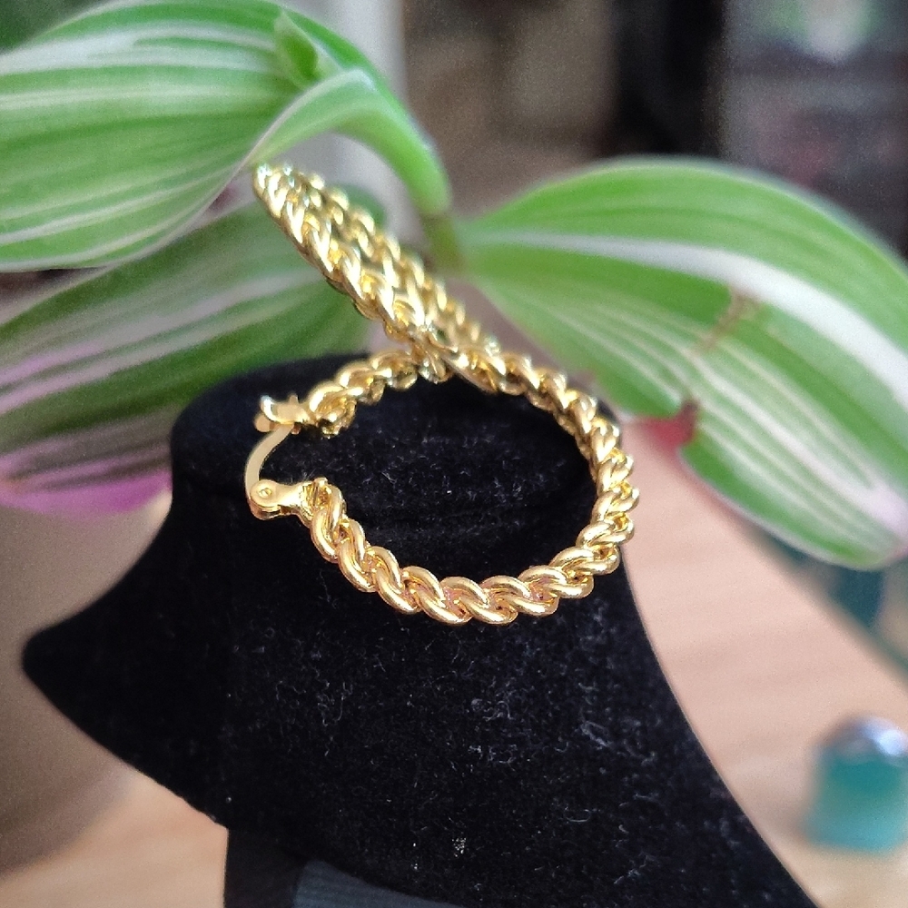Chic Gold Braided Hoop Earrings - Picture 3 of 4